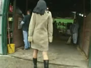 競馬場のふしだらな女と数人の強い男たち