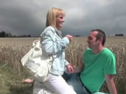 母と息子が屋外で性交